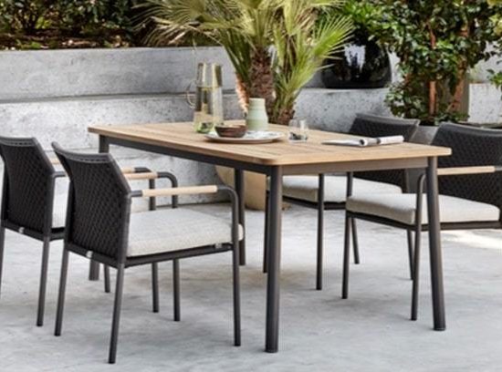 From Small Gatherings to Big Feasts The Versatility of an Extendable Dining Table